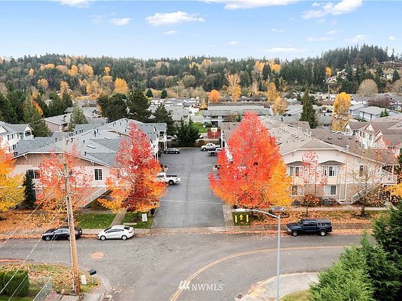 3rd image of 1002 9th Ave SE APT F204