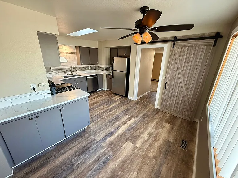 1009 Chestnut St — Photo 4