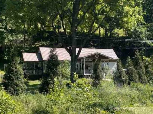 2426 Arnoldsburg Rd, Spencer, WV 25276