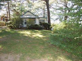 65 Lakeshore Dr, Holliston, MA 01746