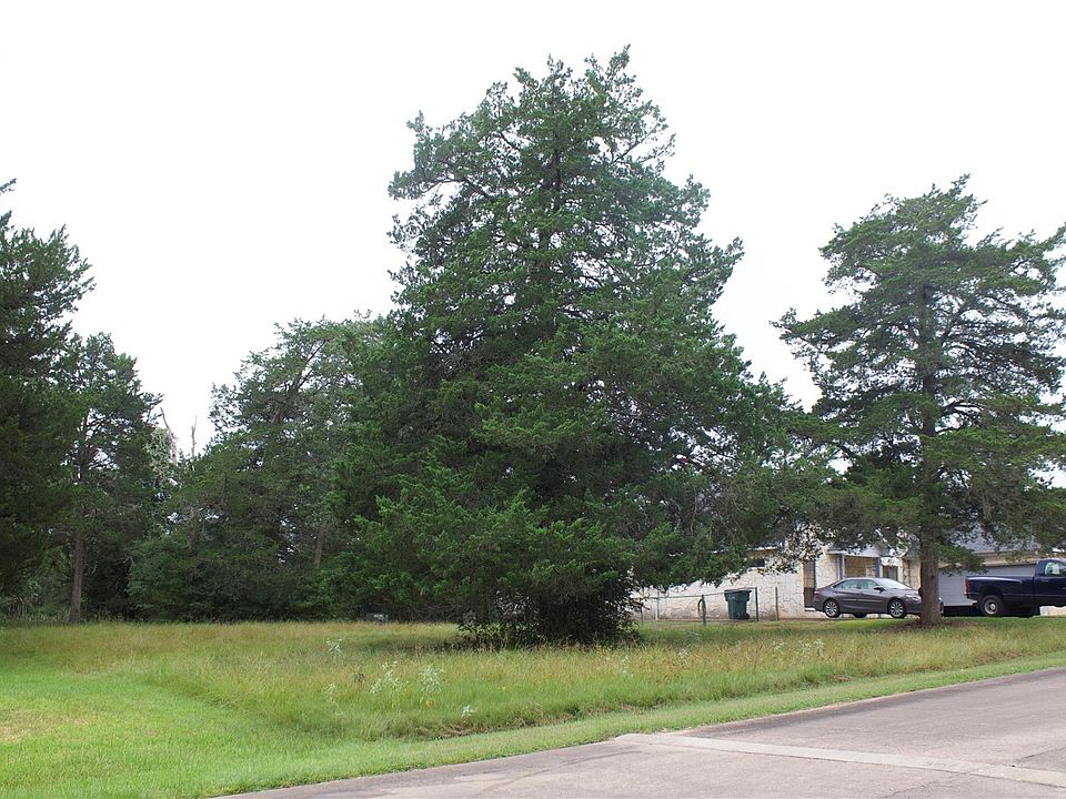 2nd image of Saint Andrews Dr