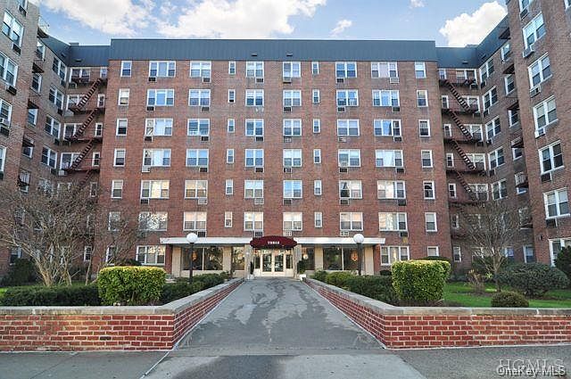 1st image of 3 Sadore Ln APT 1U