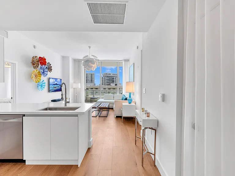 6799 Collins Ave #412 — Photo 3