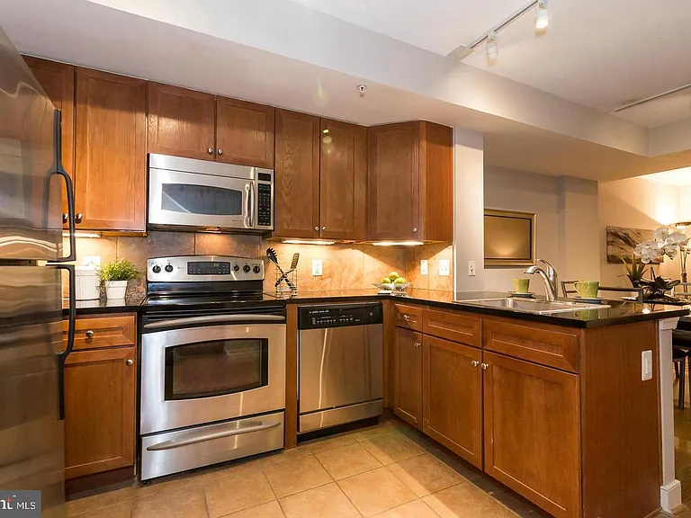 616 E St NW #246 — Photo 6