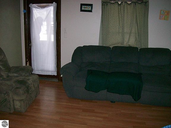 5th image of 220 S 7th St