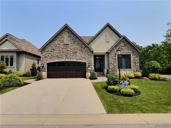 13 Brockton Rdg, Buffalo, NY 14221