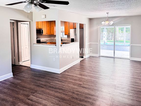 4th image of 110 Elderwood St
