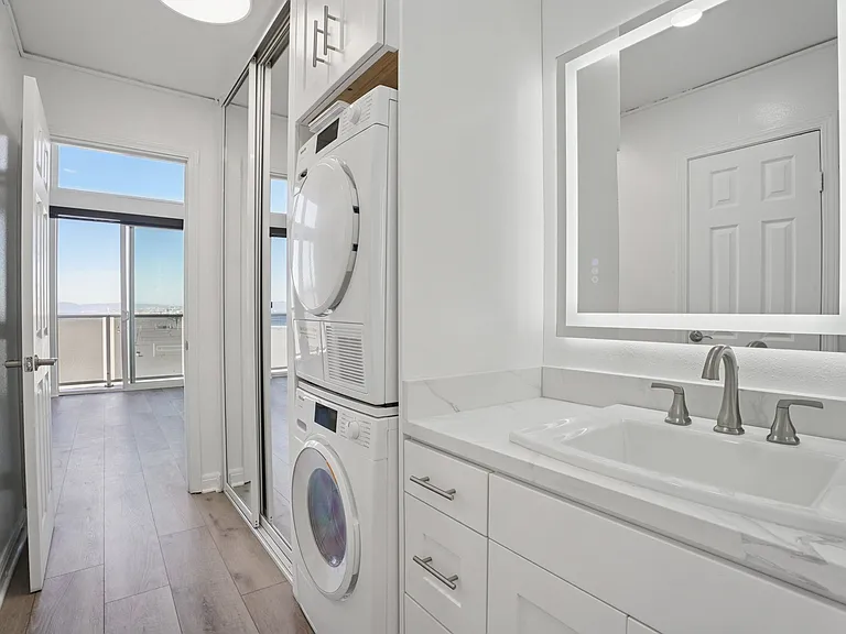Downstairs Bathroom w/ Washer & Dryer