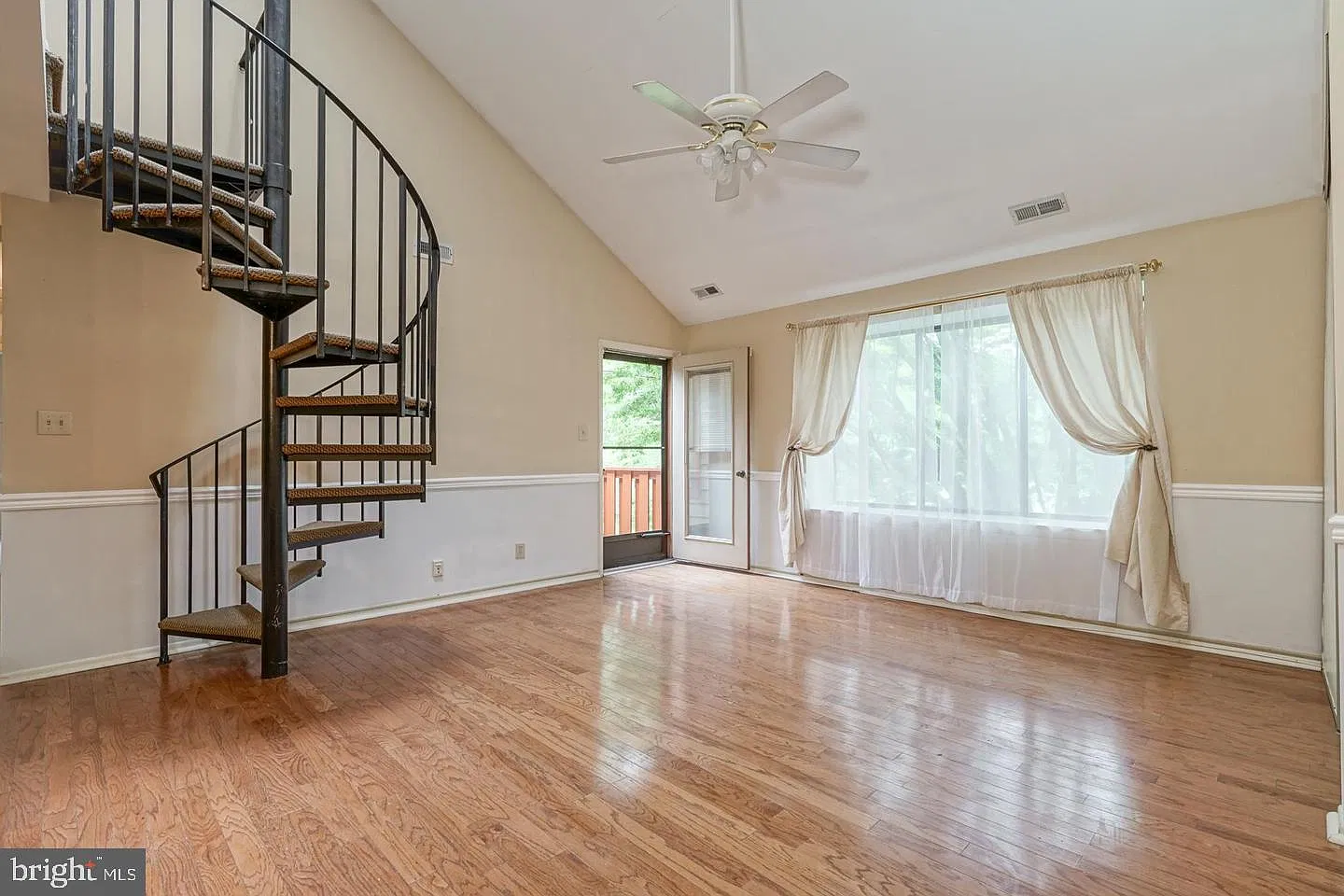 2 bed, 2.0 bath, 1324 sqft, $1,950 — Photo 1