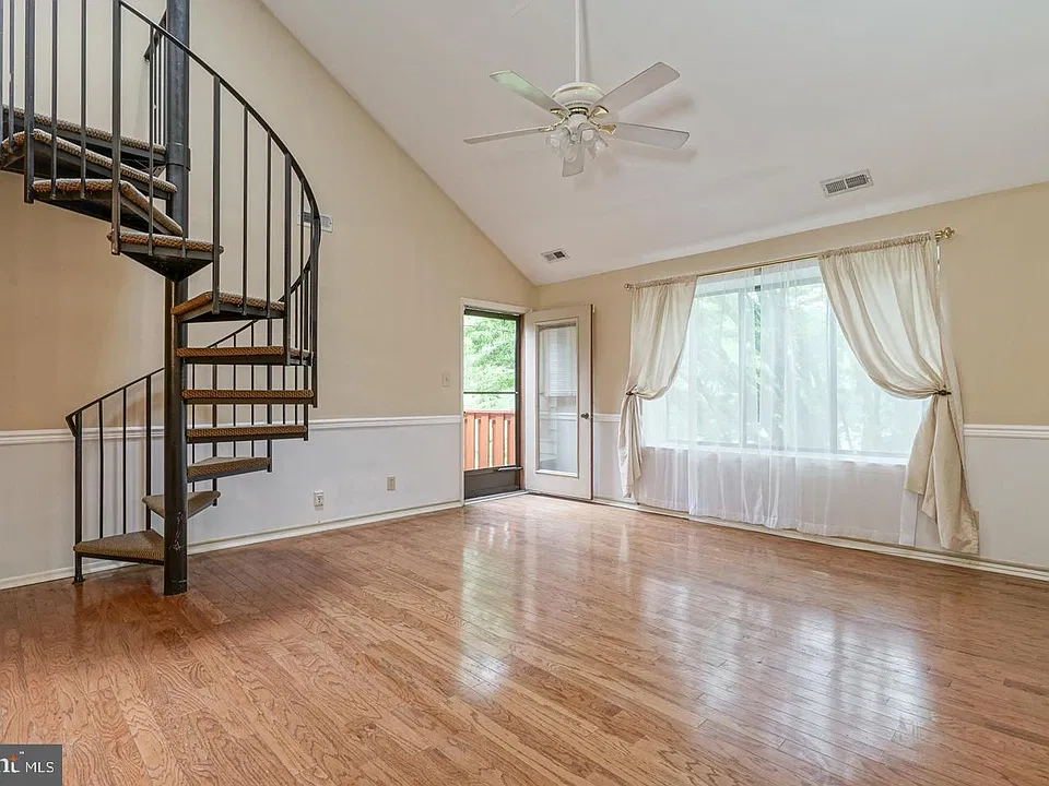 2719 Sussex Ct #B
