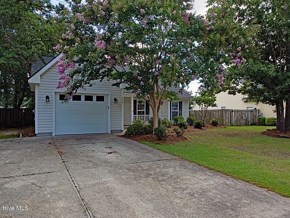 4th image of 522 Maple Branches Drive