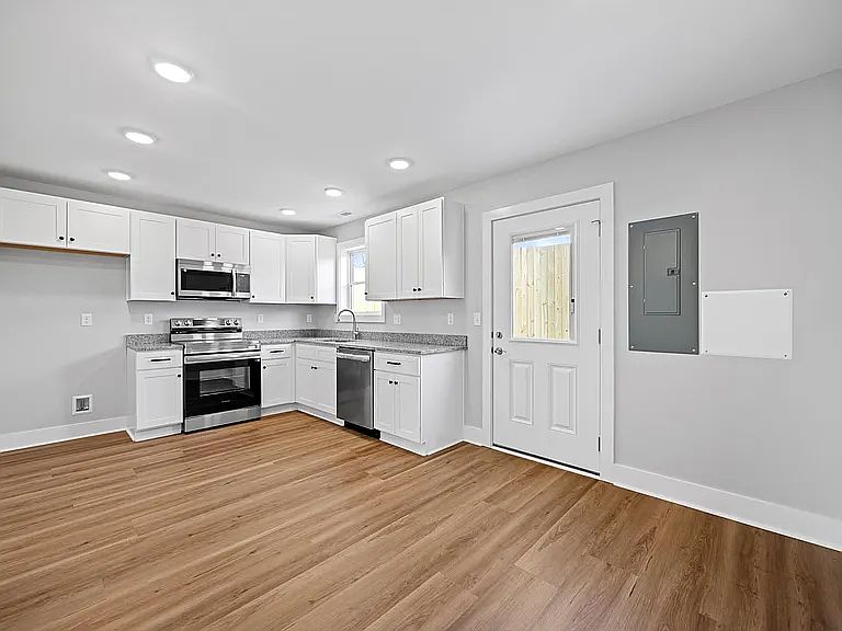 2nd image of 907 Hawk St NE