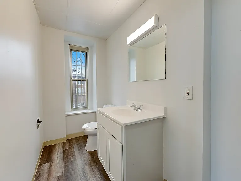 Franklin Manor Apartments — Photo 11
