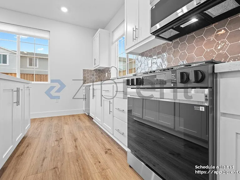 5694 Loray Ln — Photo 12