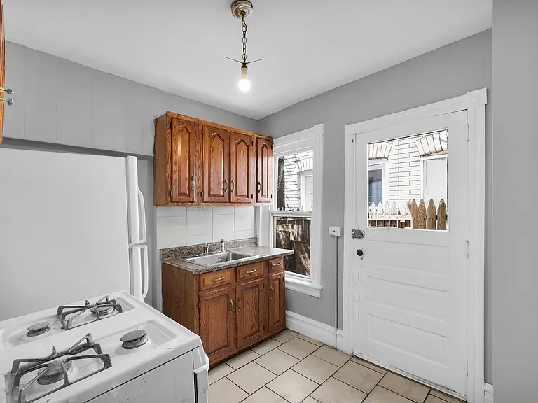 622.5 N Silk St — Photo 13