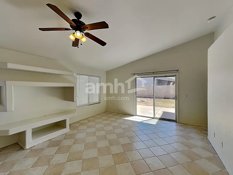 7729 W Rancho Dr — Photo 7