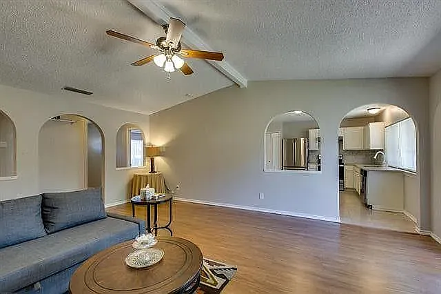 2921 Chariot Ln — Photo 2