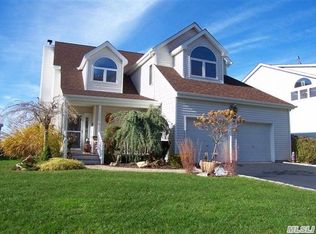11 Spinnaker Ct, East Patchogue, NY 11772