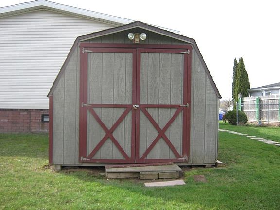 5th image of 703 Pebble Dr