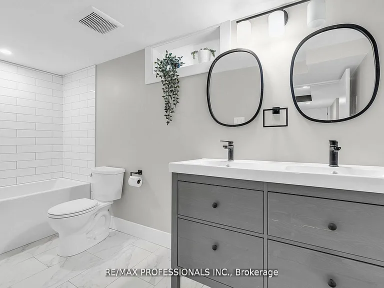 139 Byron Ave #LOWER — Photo 13