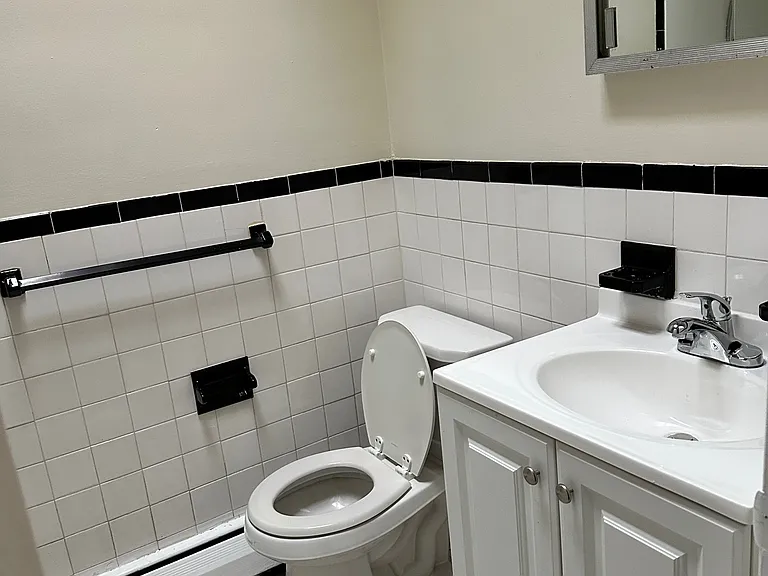 Castlewood Apartments — Photo 6