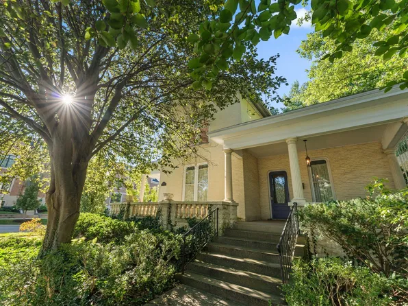 208 Chicago St, Valparaiso, IN 46383