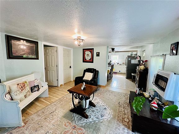 3rd image of 202 Scott Ave