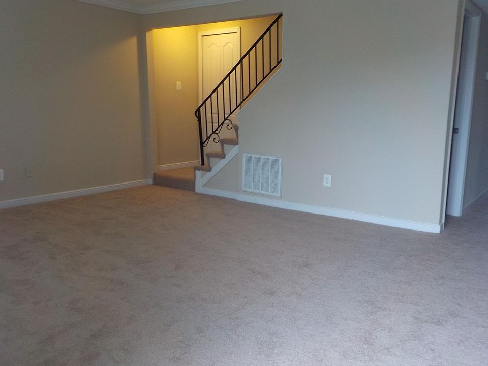 1st image of 318 S Amsterdam Ct