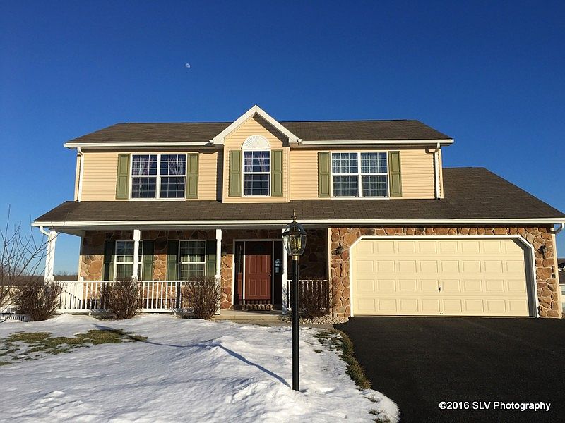 Stone and vinyl exterior