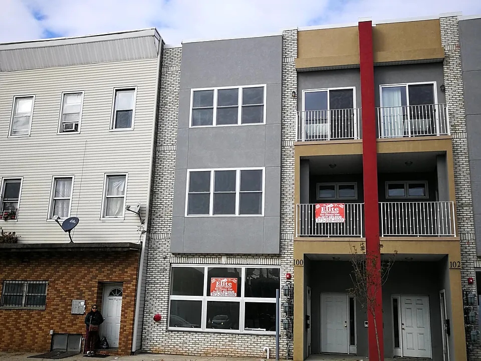 100 Harrison Ave #2R