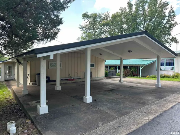 204 E New Thompson Lake Rd, Carbondale, IL 62901