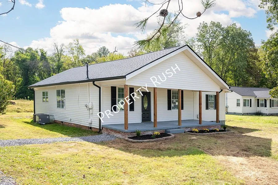1522 Happy Valley Rd. - Charming 4 bed/2 bath rental home in Rossville! $1,795/mo. — Photo 2