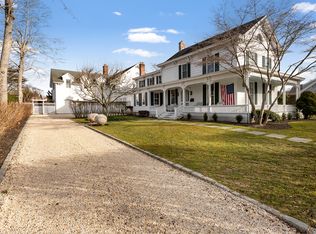 90 S Main St, Southampton, NY 11968