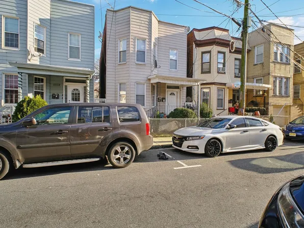 5512 Grant Pl, West New York, NJ 07093