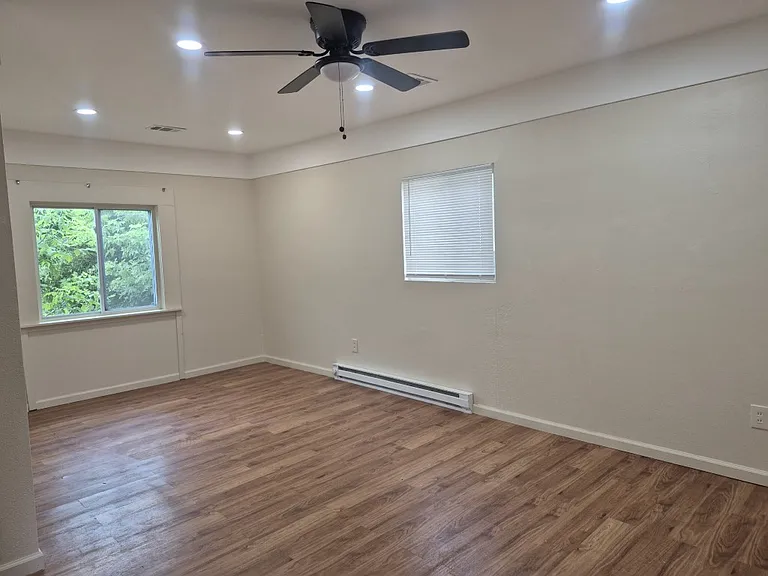 210 W Yale Ave — Photo 11