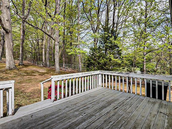 29th image of 1407 Meadowbrook Rd