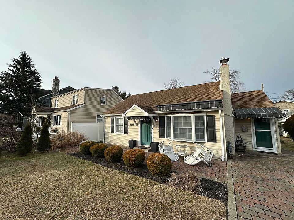 1st image of 1627 Water St