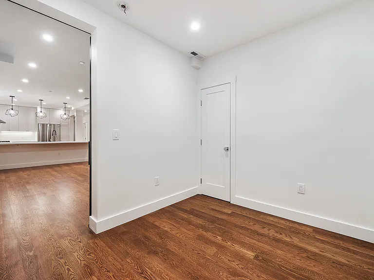 547 Union St — Photo 9