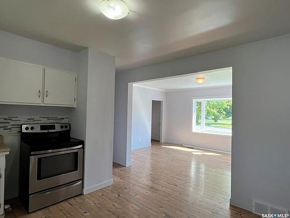 4th image of 511 Centre STREET