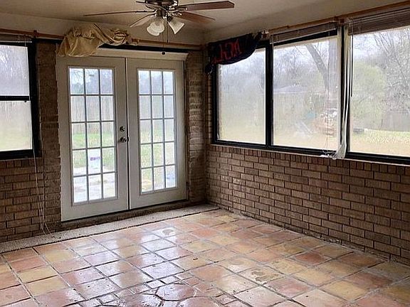 5th image of 6 Leslie Ln