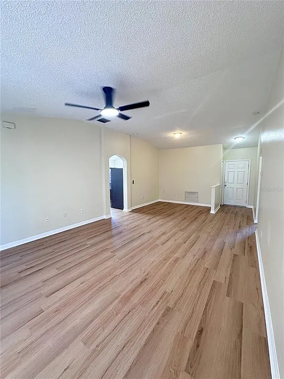 3 bed, 2.0 bath, 1270 sqft, $1,925 — Photo 3
