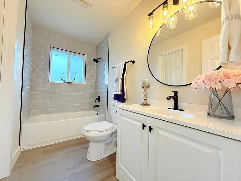 4770 Newton Dr — Photo 20