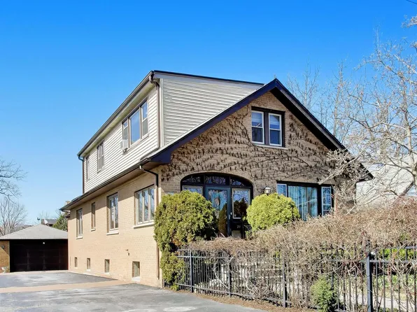 250 High St, Highwood, IL 60040