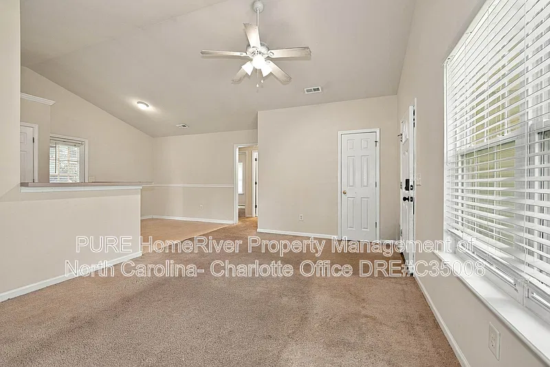 3 bed, 2.0 bath, 1171 sqft, $1,595 — Photo 3