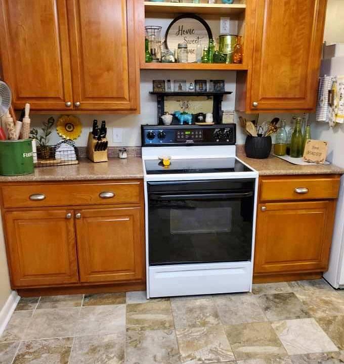 1st image of 405-407 E 13th St