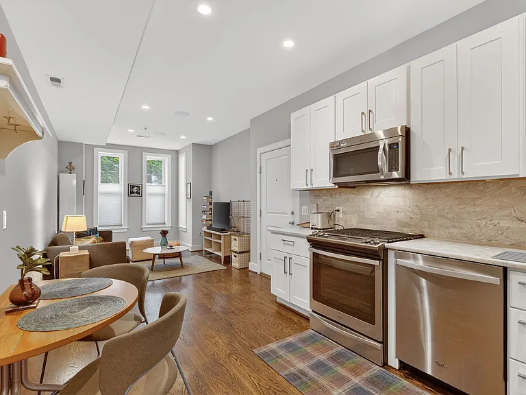611 2nd St NE #2 — Photo 8