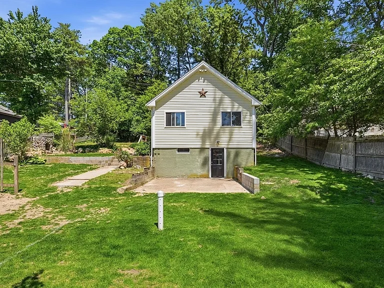 10 Fir Rd — Photo 2