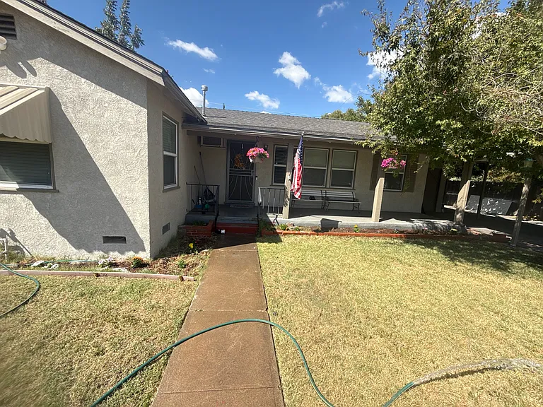 2439 E Acacia St — Photo 5