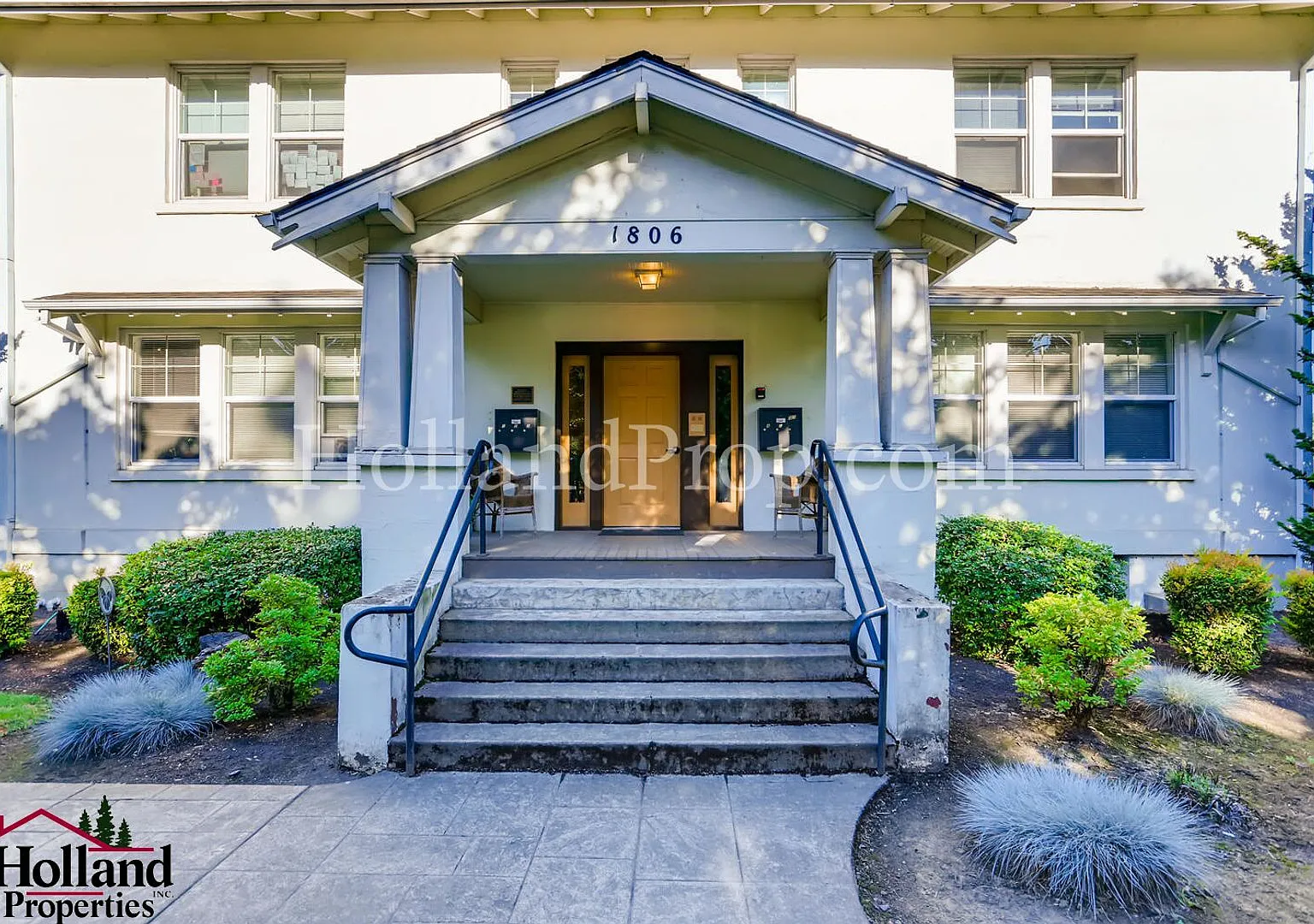 Cozy 3-Bedroom Apartment in Forest Grove Waiting for You! — Photo 2
