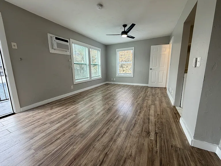 107 Washington St #5 — Photo 2